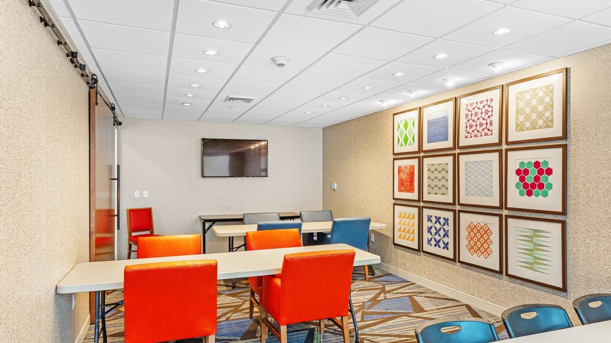 Holiday Inn Express & Suites Mobile - University Area By Ihg Exterior foto